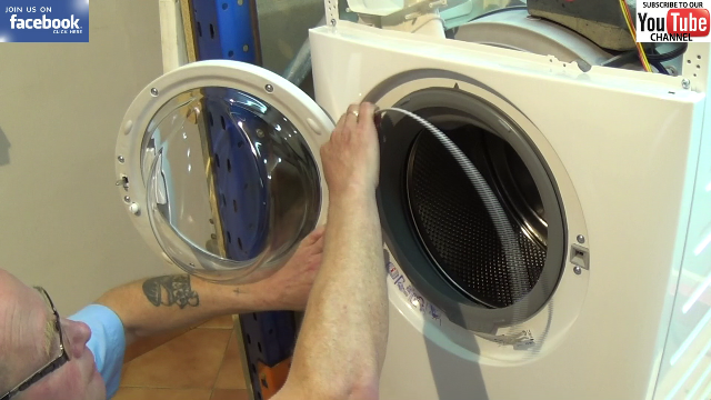 How do you clean the rubber seal in a washing machine?