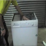 push-the-tumble-dryer’s-drum-by-hand