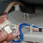 wiring connector for removing heater element