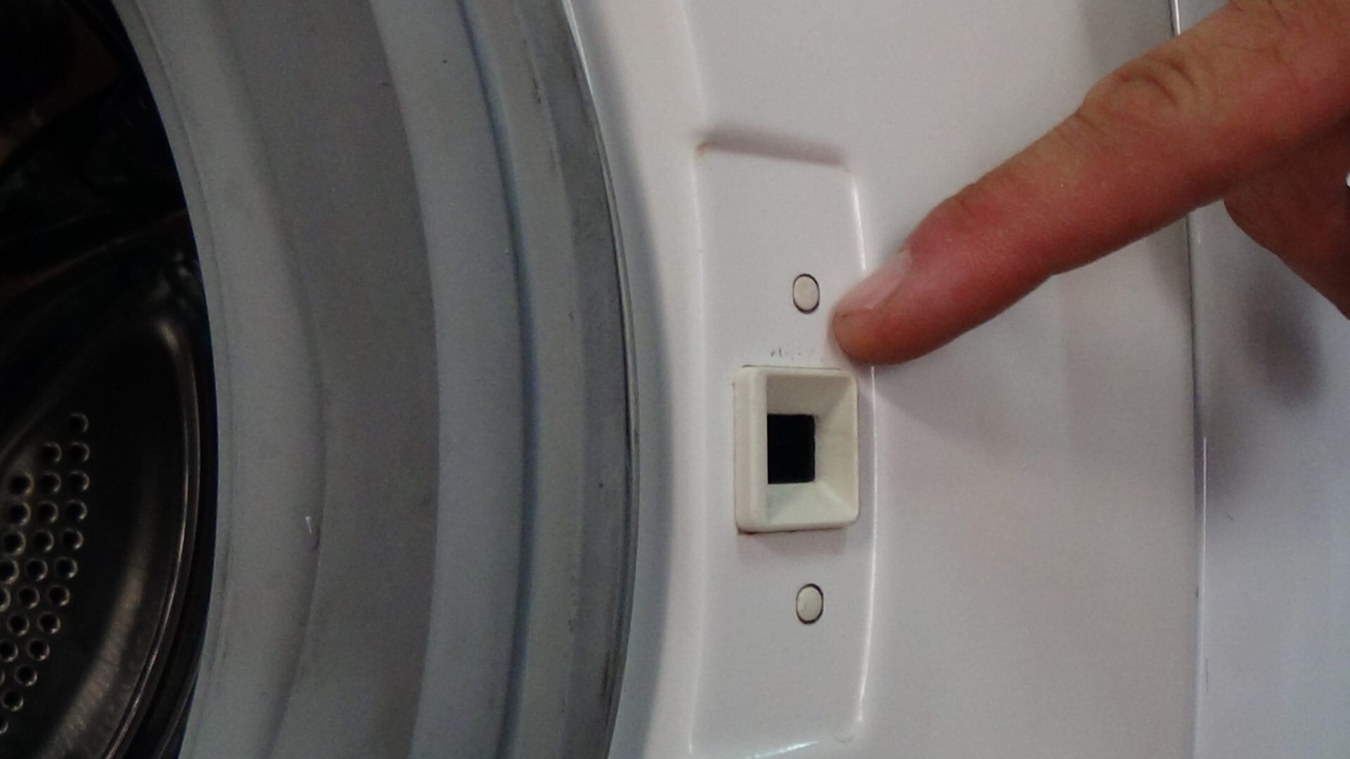 Bosch Washing Machine WAS Door inter lock switch free fitting video on E57 